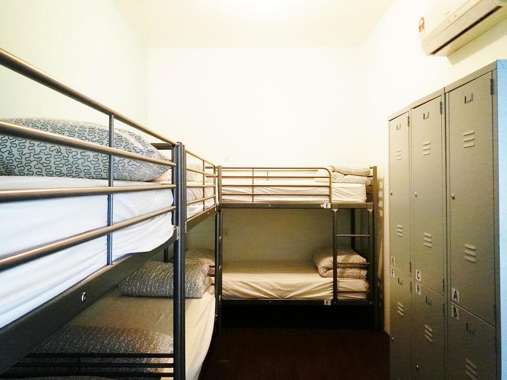 Roof Talk Theme Hostel Johor Bahru Zewnętrze zdjęcie