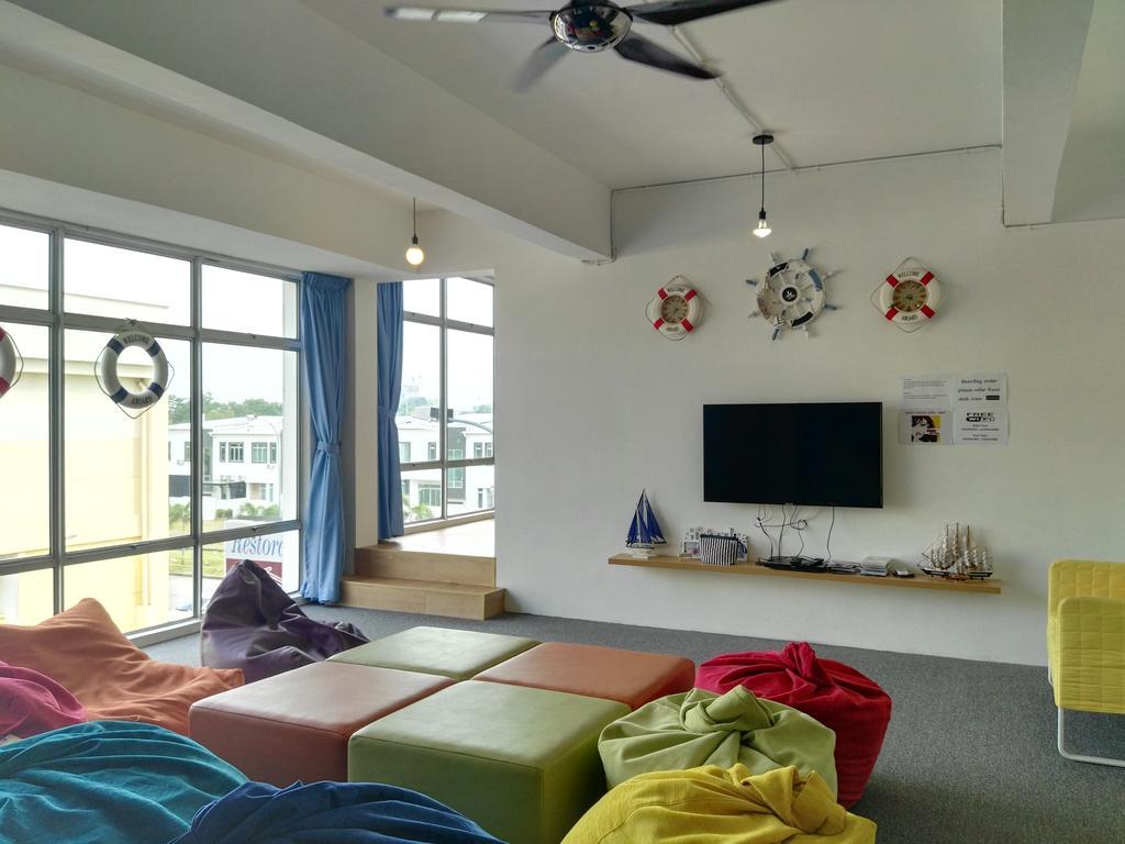 Roof Talk Theme Hostel Johor Bahru Zewnętrze zdjęcie